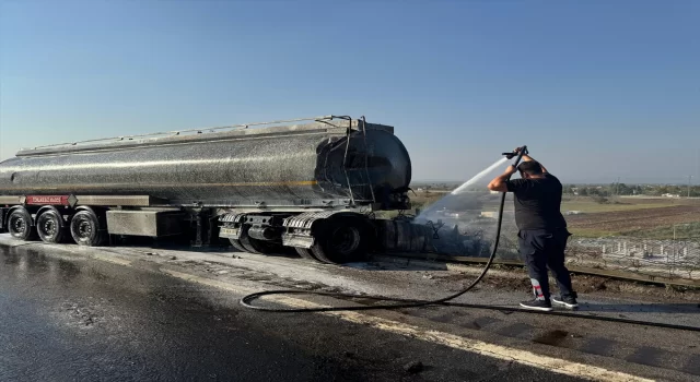 Osmaniye’de yangın çıkan tankere çarpan bir başka tanker yola devrildi