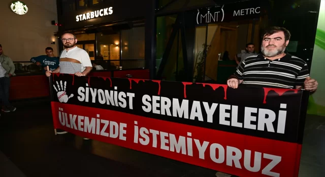 İsrail’in saldırılarına karşı Starbucks önündeki protestolar sürüyor