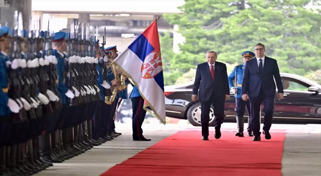 Cumhurbaşkanı Erdoğan, Sırbistan’da resmi törenle karşılandı