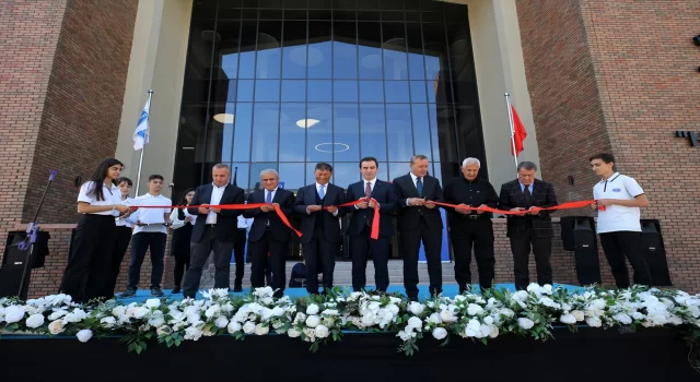 Bitlis’te İngilizce ve Çince eğitimin verildiği Özel Eren Fen ve Teknoloji Lisesi açıldı