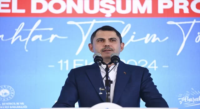 Bakan Kurum, Başakşehir’de kentsel dönüşüm projelerinin anahtar teslim töreninde konuştu: