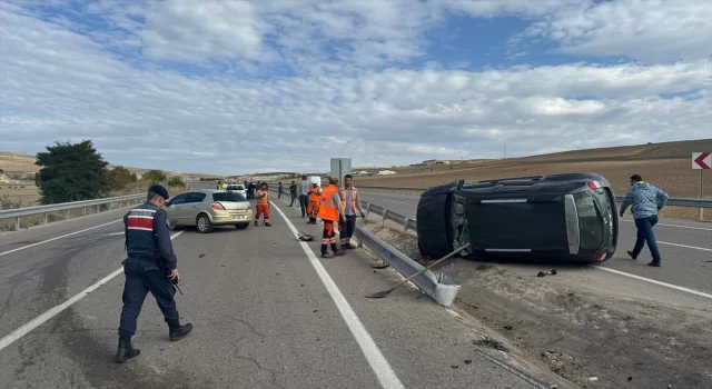 Bayburt’ta cip ile otomobilin çarpıştığı kazada 2 kişi yaralandı