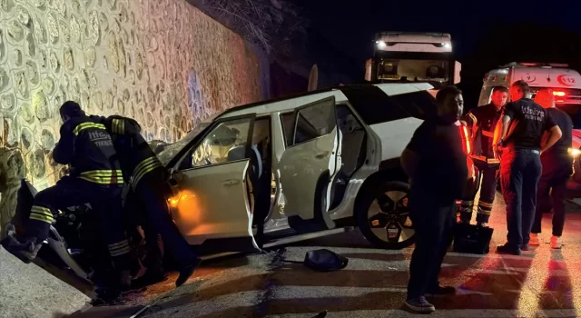 Tekirdağ’da istinat duvarına çarpan cipteki 2 kişi öldü, 2 kişi yaralandı