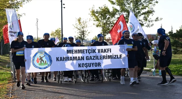 TSK Mehmetçik Vakfı üyeleri, Runkara Uluslararası Yarı Maratonu’nda gazilerle koştu