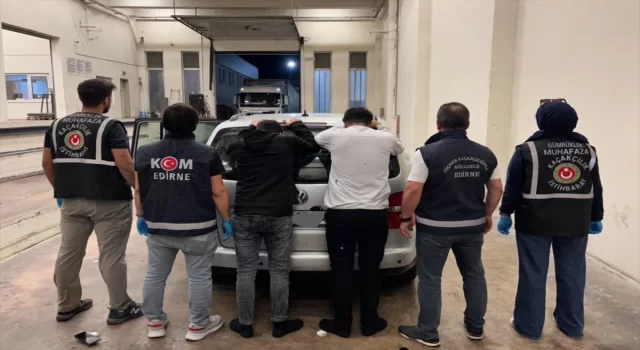 Edirne’de otomobilin gizli bölmesinde 2 düzensiz göçmen yakalandı