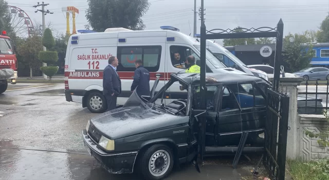 Bolu’da bahçe duvarına çarpan otomobildeki baba ve kızı yaralandı