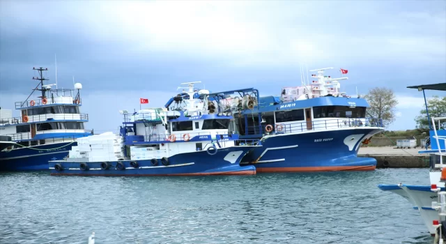 Ordu’da olumsuz hava koşulları sebebiyle balıkçı tekneleri limanlara sığındı