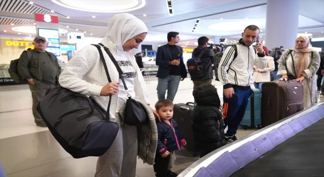 Lübnan’dan ayrılmak isteyen Türk vatandaşları uçakla İstanbul’a geldi