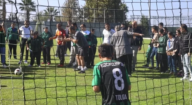 Özel gereksinimli çocuklardan Kocaelispor’a moral ziyareti