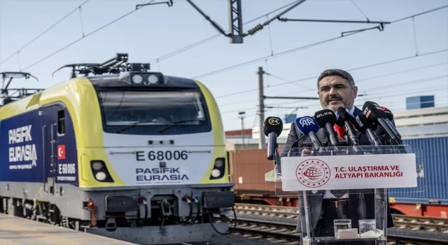 Türkiye’nin ilk özel uluslararası yük treni İstanbul’dan Avrupa’ya uğurlandı