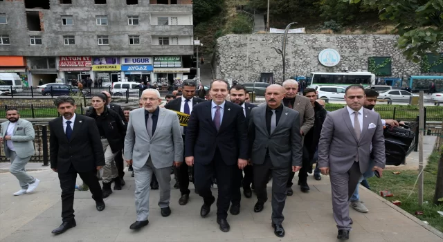 Yeniden Refah Partisi Genel Başkanı Erbakan, Bitlis’te ziyaretlerde bulundu