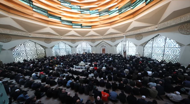 Diyanet İşleri Başkanı Erbaş, Marmara Üniversitesi İlahiyat Fakültesi Camisi’nde hutbe irat etti: