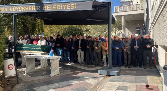 Aksaray’da devrilen tur otobüsünde ölen 4 şahsın cenazesi Balıkesir’de defnedildi