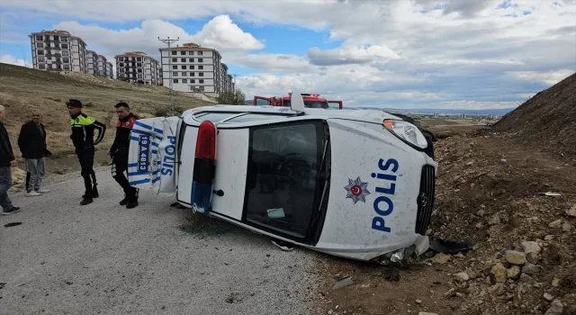 Çorum’da kovalamaca sırasında devrilen polis aracındaki 2 polis yaralandı