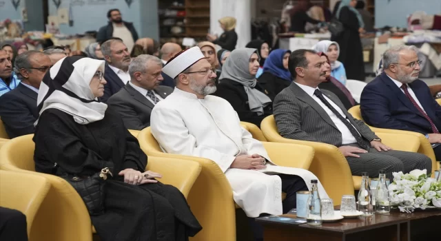 Diyanet İşleri Başkanı Erbaş, ”İyiliğe Gönüllü Ol Hayır Çarşısı” açılışına katıldı 