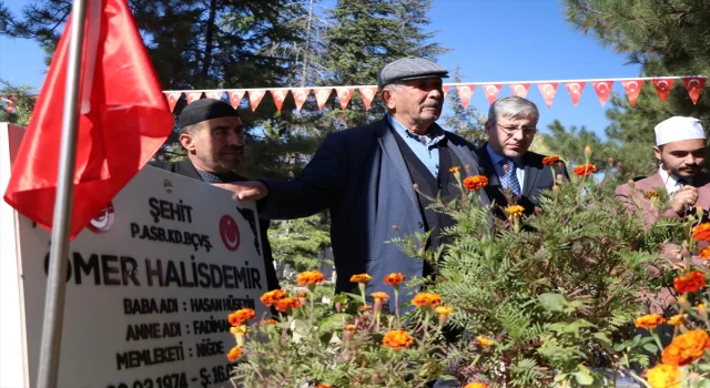 15 Temmuz Derneği üyelerinden şehit Ömer Halisdemir’in kabrine ziyaret