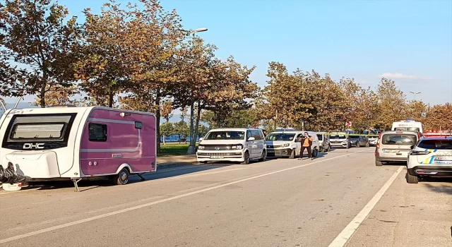 Kocaeli’de bir kişi minibüste silahla vurulmuş halde ölü bulundu