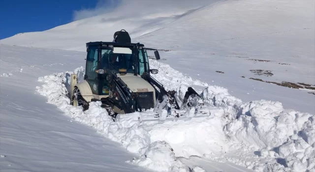 Sivas’ta kar sebebiyle yaylada mahsur kalan çoban ve 70 küçükbaş hayvan kurtarıldı