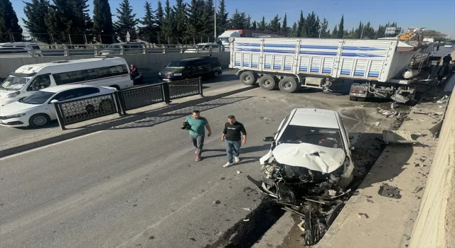 Adana’da kamyon ile otomobilin çarpıştığı kazada 1 kişi yaralandı