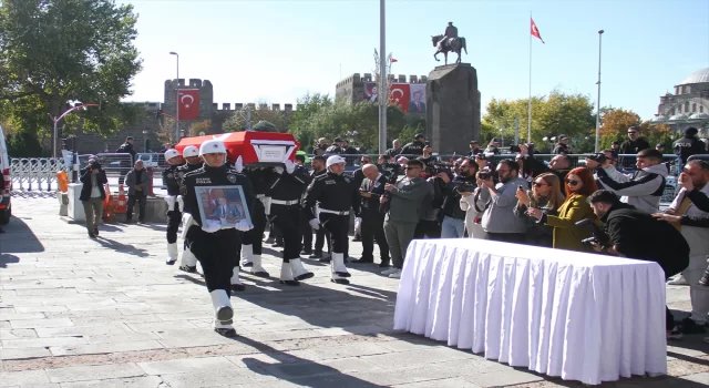 Eski Bakan Sabahattin Çakmakoğlu’nun cenazesi memleketi Kayseri’de defnedildi