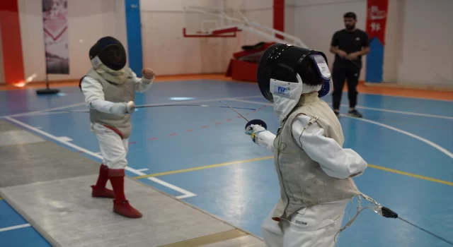 Eskrimciler, Gaziantep’te piste çıktı