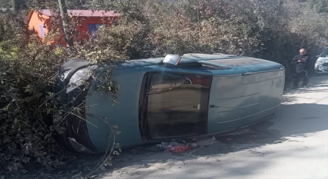 Mersin’de devrilen hafif ticari aracın sürücüsü hayatını kaybetti