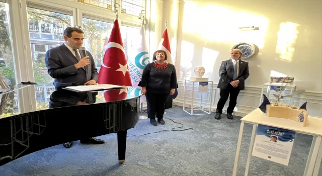 ”TürkiyeHollanda dostluğunun 100. yılı”nda YEE Amsterdam’da ’MaviBeyaz’ sergisi açıldı