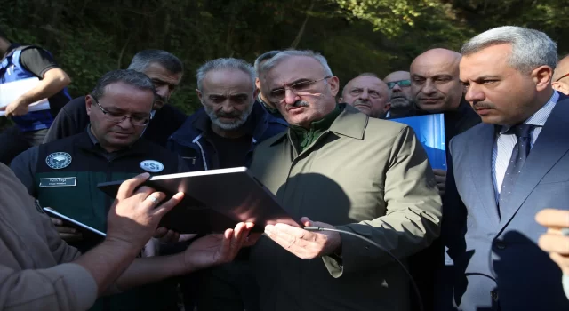 İçişleri Bakan Yardımcısı Karaloğlu, Rize’de heyelan yaşanan köyde araştırma yaptı: