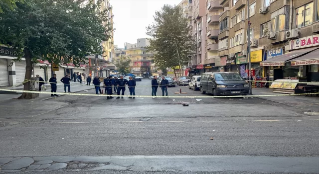 Diyarbakır’da bir şahsın satırlı saldırısında 4 esnaf yaralandı