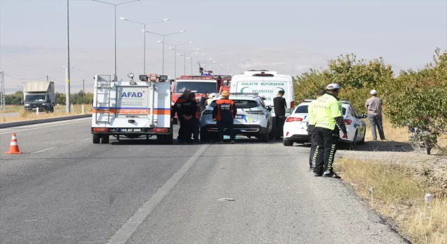 Malatya’da devrilip alev alan otomobildeki 2 kişi öldü