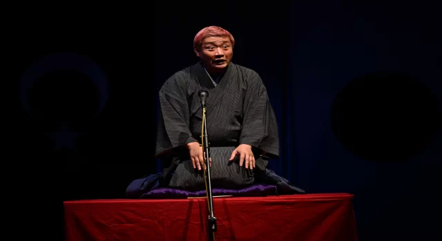 Japon geleneksel sahne gösterisi Rakugo, 400 yıldır sergileniyor