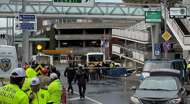 Bakırköy’de kazaya müdahale eden trafik polisi, İETT otobüsünün çarpması sonucu şehit oldu