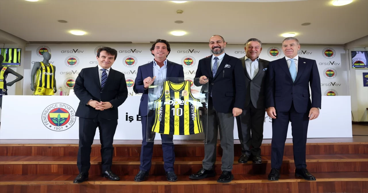 Fenerbahçe, ArsaVev ile sponsorluk anlaşması imzaladı