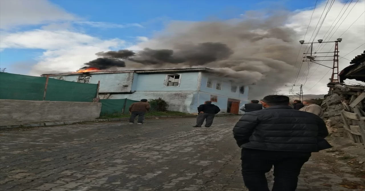 Çankırı’da yangın çıkan ev kullanılamaz hale geldi