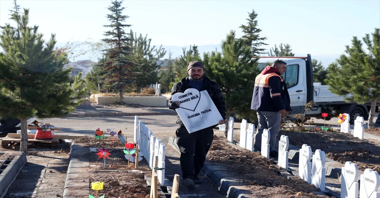 Sivas’ta arazide cesedi bulunan bebeğin mezar taşına ”Cennetin günahsız gülü” yazıldı