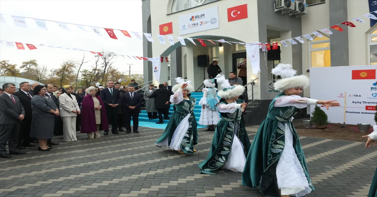 Emine Erdoğan, Bilim Bişkek İnovasyon Merkezi’nin açılışını yaptı