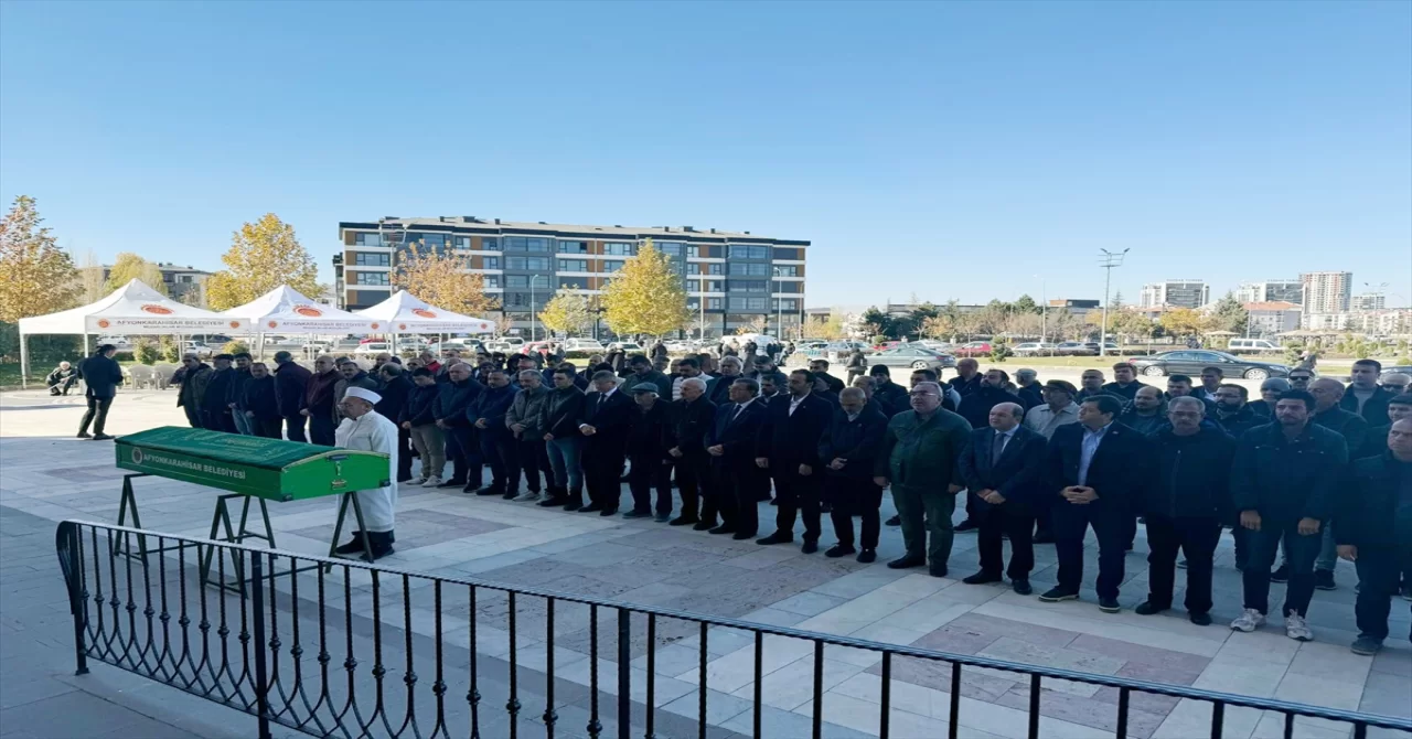 Gelecek Partisi Genel Başkanı Davutoğlu, Afyonkarahisar’da cenaze törenine katıldı