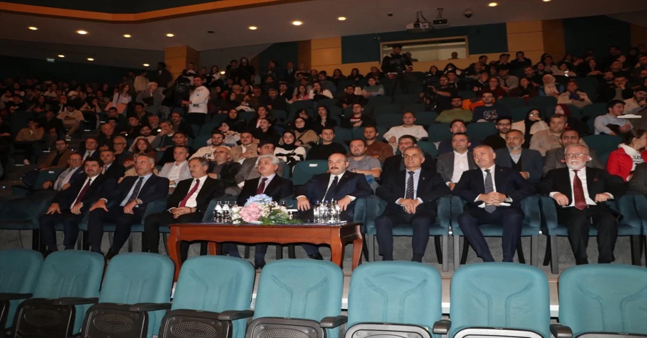 Sakarya Üniversitesi Mustafa Varank’a fahri doktora unvanı verdi