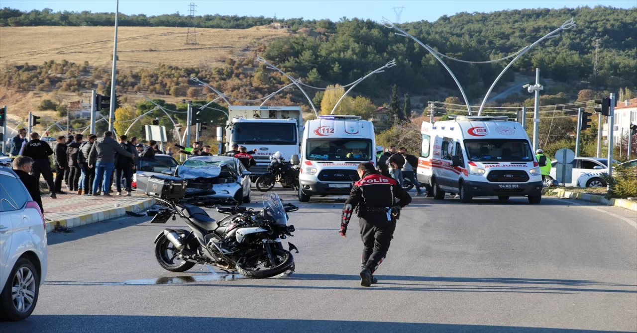 Uşak’ta trafik kazasında 2’si polis 4 kişi yaralandı