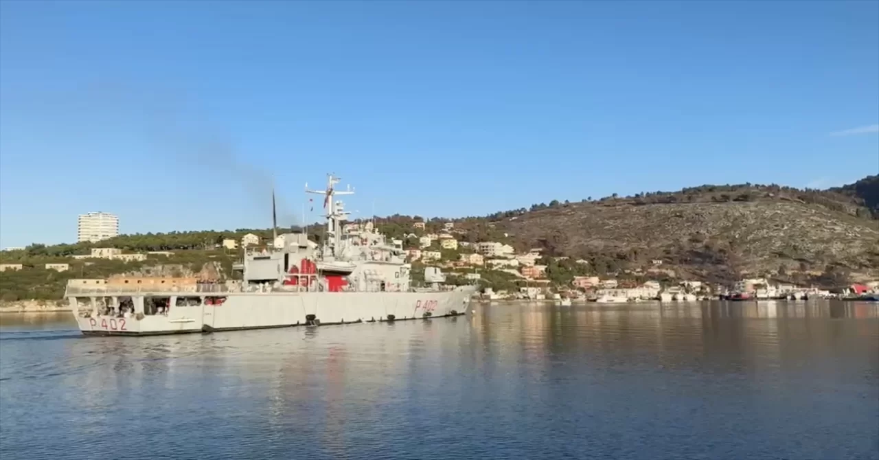 İtalya’nın Arnavutluk’ta kurduğu merkeze 8 düzensiz göçmeni taşıyan ikinci gemi ulaştı