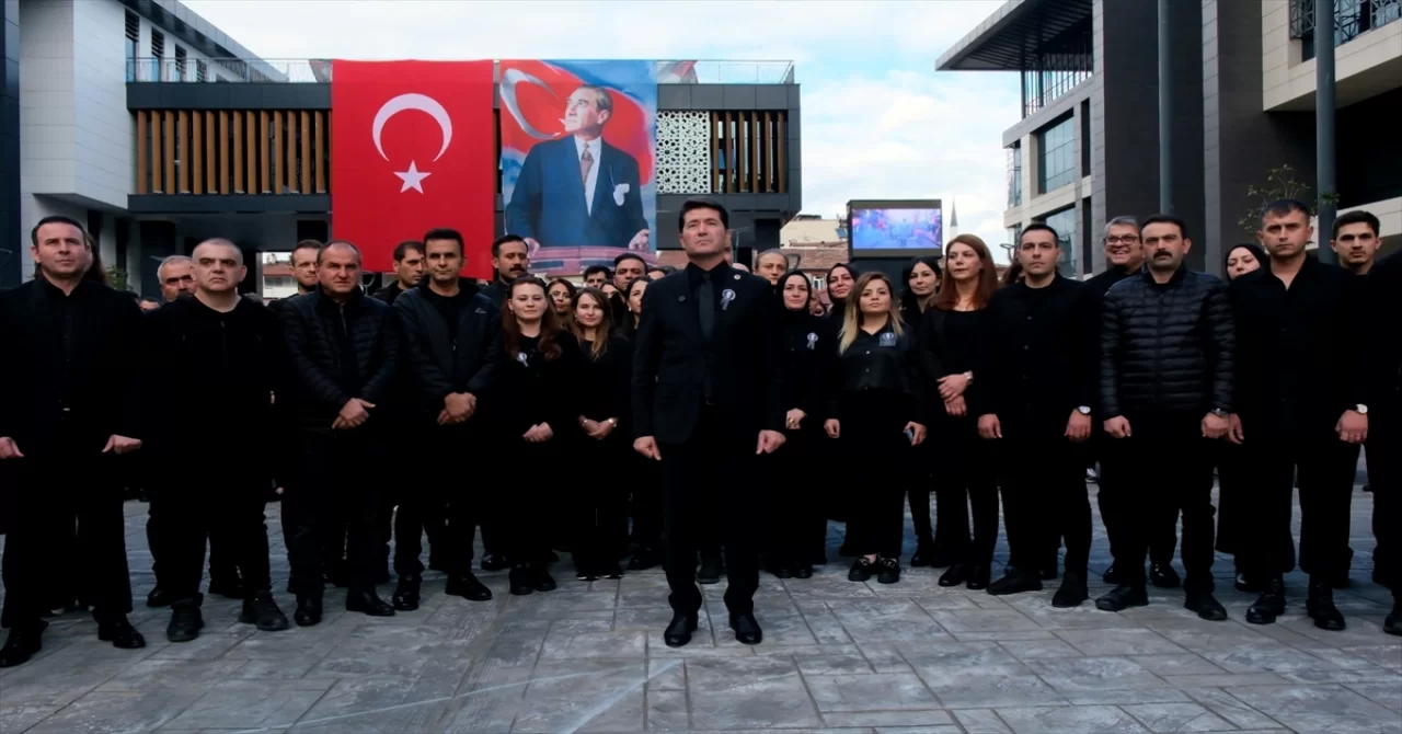 Büyük Önder Atatürk, Trabzon’da ”sonsuzluk” koreografisiyle anıldı