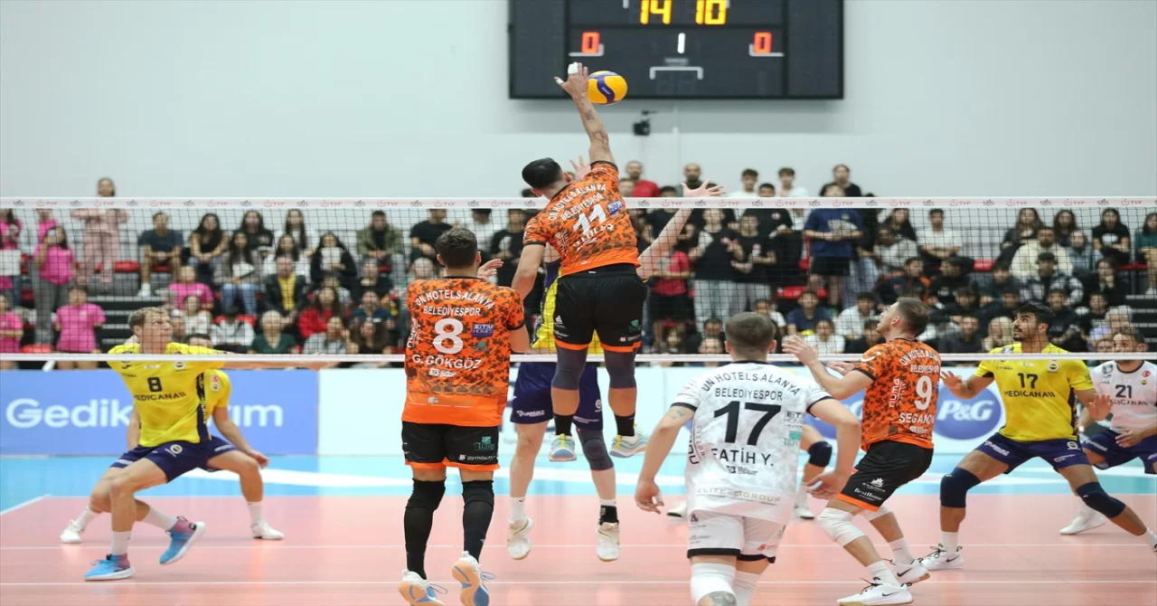 Voleybol: SMS Grup Efeler Ligi