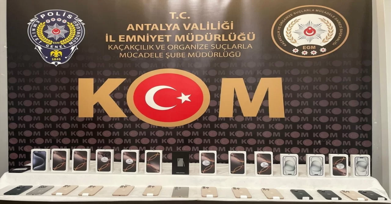 Antalya’da kaçakçılık operasyonunda 11 kişi yakalandı