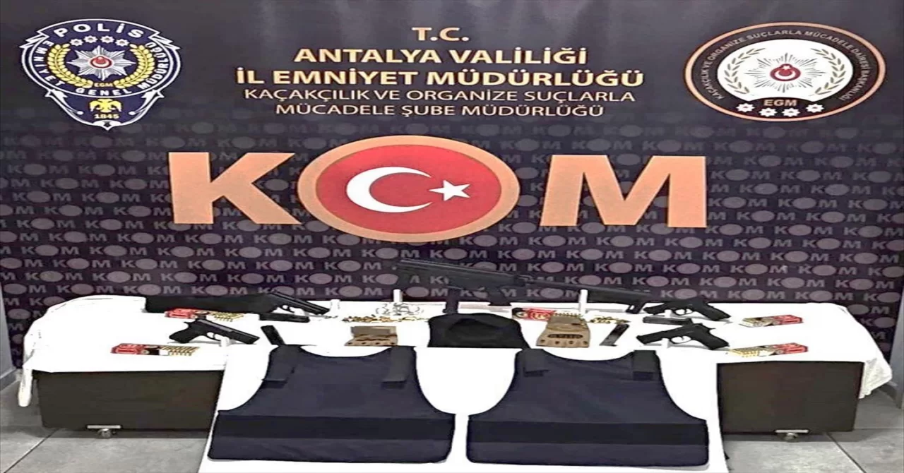 Antalya’da ”nitelikli yağma” operasyonlarında yakalanan 65 sanık tutuklandı