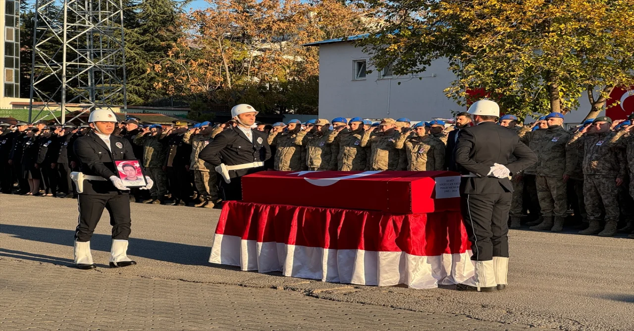 Tunceli’de kaza sonucu şehit olan polis memuru Yiğit için merasim düzenlendi