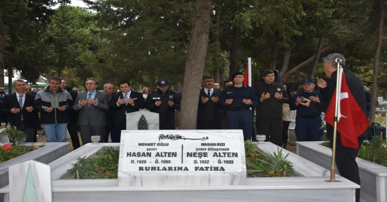 Tekirdağ’da şehit öğretmen Neşe Alten ve babası kabirleri başında anıldı