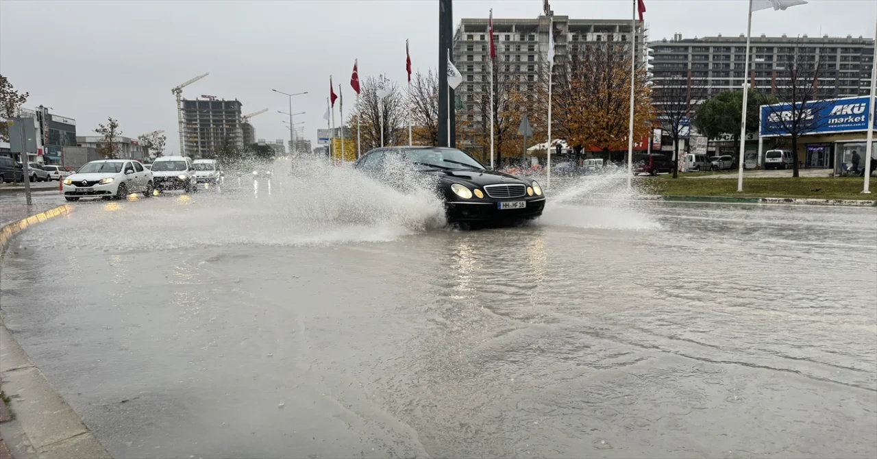 Bursa’da lodosun ardından şiddetli yağış etkili oluyor