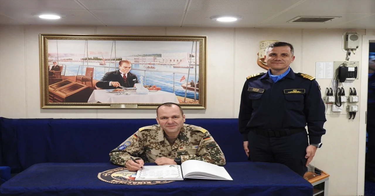 UNIFIL Deniz Görev Grubu Komutanı Tuğamiral Kesten, TCG Kınalıada’yı ziyaret etti