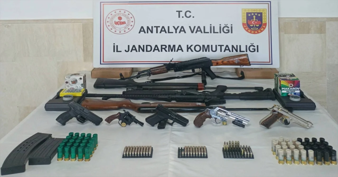 Antalya’da silah kaçakçılığı operasyonunda 7 şüpheli yakalandı