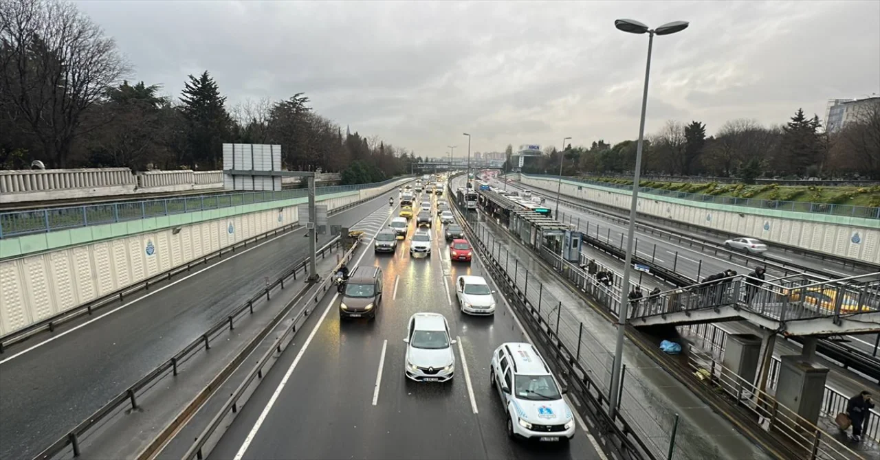 İstanbul’da yağışın da etkisiyle trafik yoğunluğu yüzde 78’e ulaştı